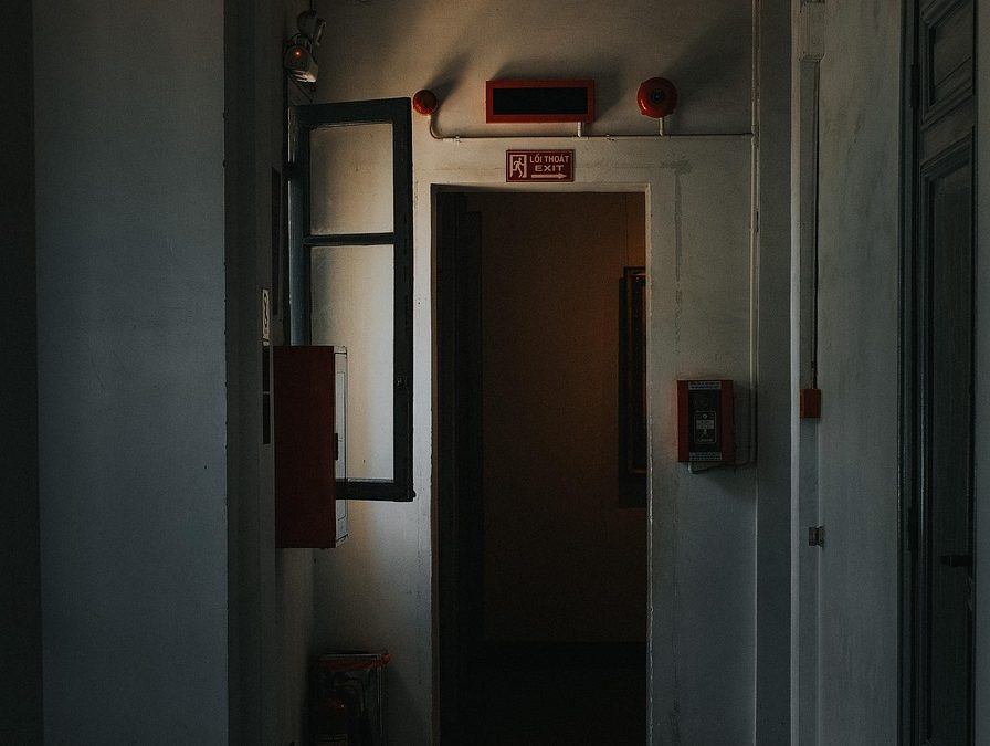 Penyemprotan Disinfektan di Gudang