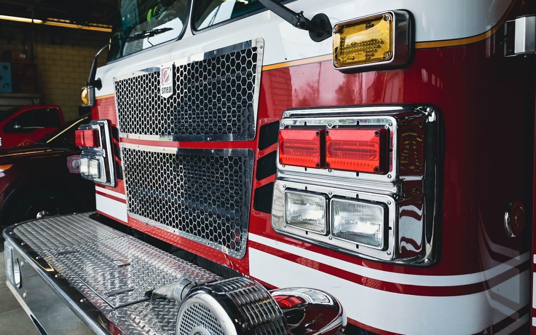 Dinas Damkar Banjarbaru Bantu Tabrakan Kendaraan di Pasar